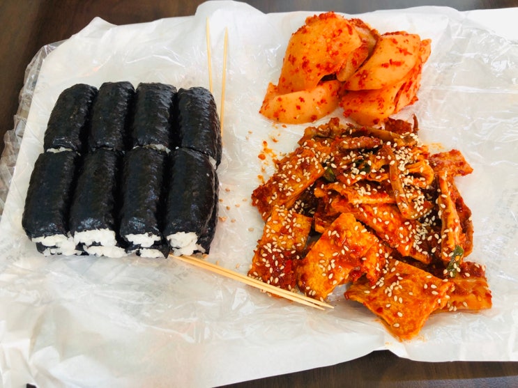  [통영/거제여행] 통영에서 맛본 것들 - 50년 전통의 오미사 꿀빵, 중앙시장 근처 문화마당 충무김밥, 중앙활어시장 회와 멍게
