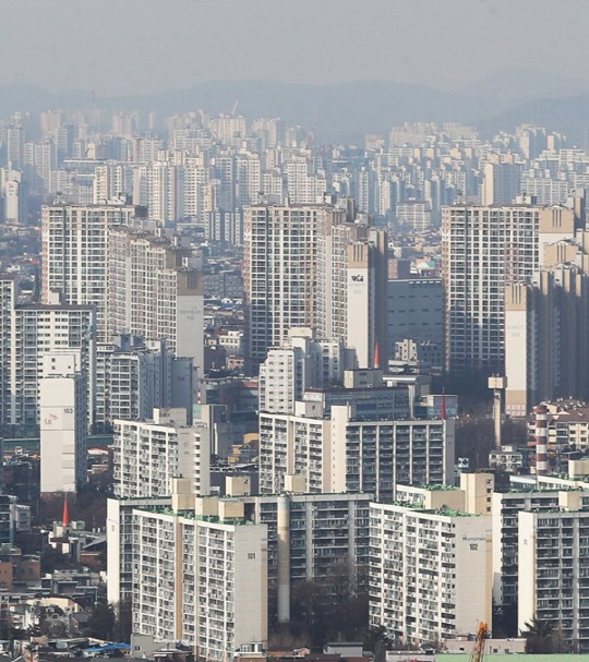 서울 아파트 거래량 3개월 만에 반등…추세 전환 신호탄?_집계 중반인 5월 거래량 이미 4월 거래량 30%가량 넘어서