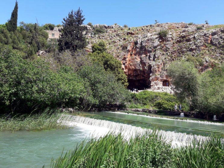 이스라엘 자연보호구역 가이사랴 빌립보, 바니야스 폭포.