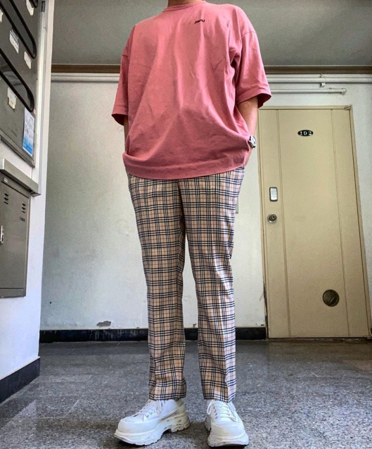  대학원생의 평범한 여름 데일리룩 (1) 준지 반팔이랑 버버리 노바체크 팬츠 산거 택배왔당~~
