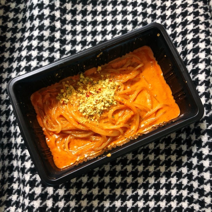  씨유 편스토랑 도전 앵그리크림쫄면이랑 신상 푸딩계란찜 같이먹기