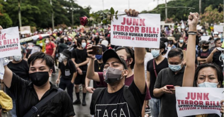 필리핀 대학교에서 반테러 법안 반대 집회