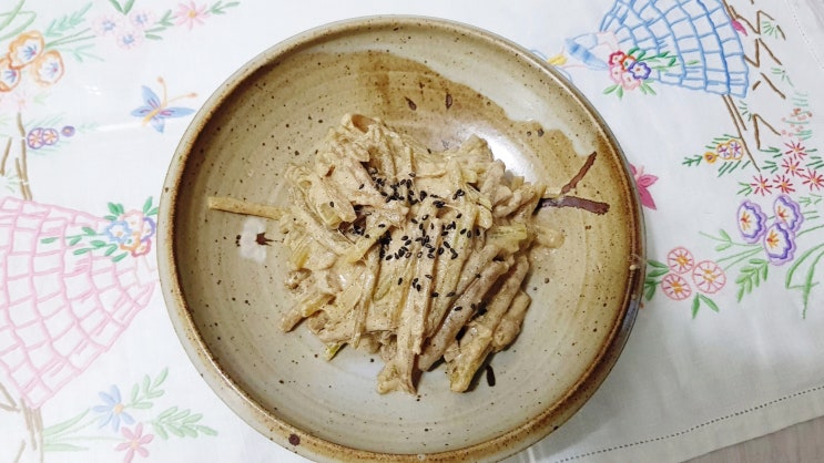  머위줄기 볶음 맛있게 만드는법  과 머위줄기 효능