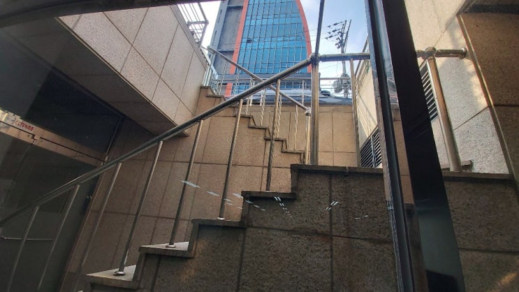  강남 창고 임대 싸고 넓지만 엘리베이터까지..
