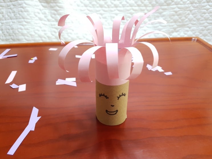  엄마표놀이 휴지심으로 미용실 놀이.(재활용미술놀이)