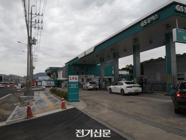 실버일자리 1만2000여개 감소…주유소업계 "정부 대책 필요" 실버일자리 1만2000여개 감소…주유소업계 "정부 대책 필요"
