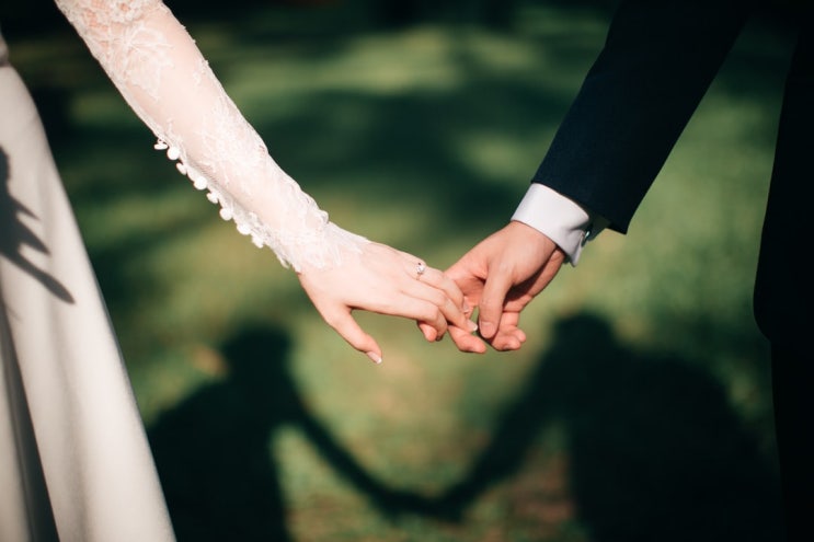 결혼 앞둔 예비부부의 현명하게 절약하며 준비하는 법 결혼 앞둔 예비부부의 현명하게 절약하며 준비하는 법
