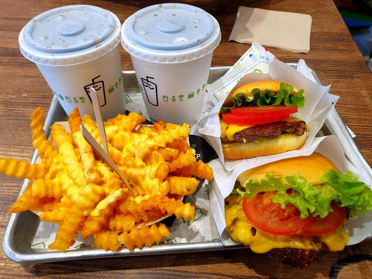  쉐이크쉑  동대문 투타에서 즐기는 진짜 버거의 맛