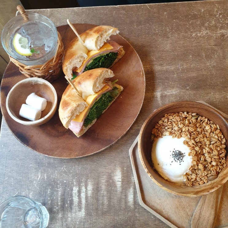  연남 수제그릭요거트 카페 땡스오트 