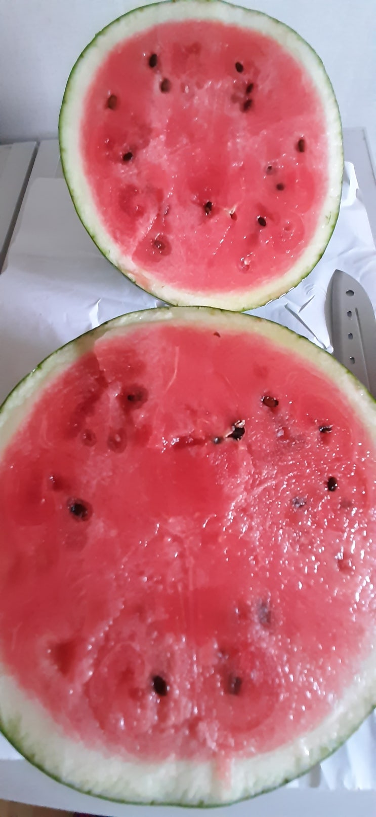  수박으로 화채 만들었어요.