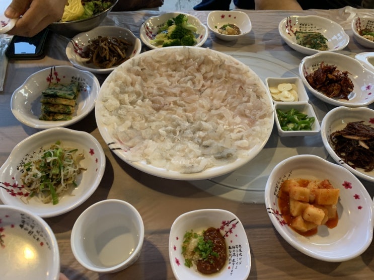  양양맛집: 동쪽바다세꼬시 음식 깔끔하고 인테리어 좋아요 (꼬들꼬들 세꼬시/물회/전복죽)
