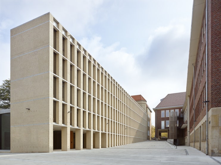  [문화 / 독일 뮌스터 대학교의 도서관]Philosophical Seminar at the Cathedral Square / Peter Böhm Architekten