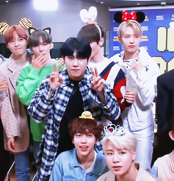 아이돌 라디오 AB6IX 짹디 박우진 TOO 보스베이비 경호 움짤! 아이돌 라디오 AB6IX 짹디 박우진 TOO 보스베이비 경호 움짤!