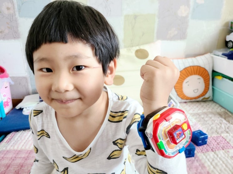 헬로카봇 큐브시계에 큐브팩 장착 눈과 귀가 즐거워요 헬로카봇 큐브시계에 큐브팩 장착 눈과 귀가 즐거워요