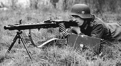 모든걸 파괴하고싶은 병에 걸린 사각 콧수염의 훌륭한 대화수단-라인메탈 MG42