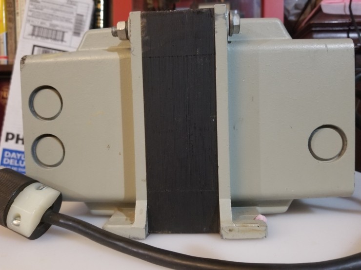 TOPAZ 91001 22  120 V  THE LINE NOISE SUPPRESSING ULTRA ISOLATOR
