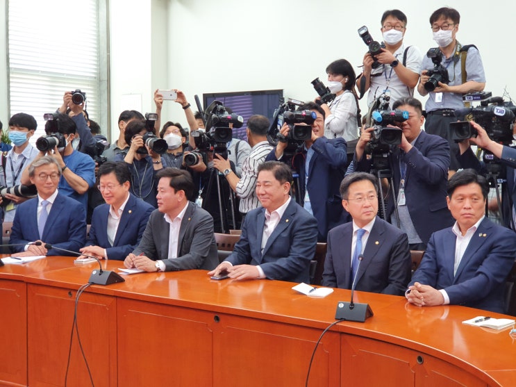 [동작갑 국회의원 <b>김병기</b>] <b>원내대표단</b>, 각 상임위원회 위원장... 