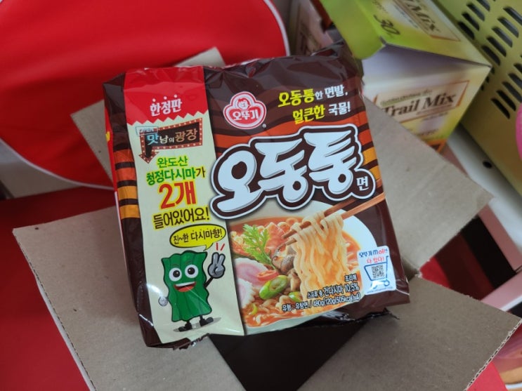 오뚜기 오동통면 한정판, 완도산 다시마 두개가 들어가 있는 라면 오뚜기 오동통면 한정판, 완도산 다시마 두개가 들어가 있는 라면
