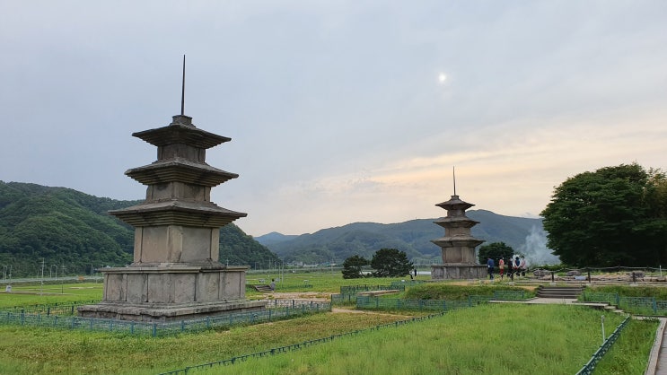  경주 동해 해안 관광셋트 : 문무왕릉 + 감은사지 쌍둥이 3층석탑