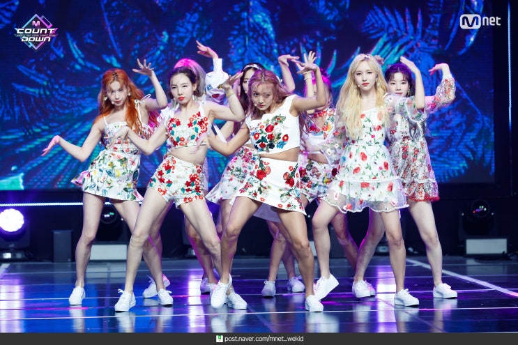 200611 엠카운트다운 트와이스(TWICE) - MORE & MORE 1위 앵콜 현장포토 200611 엠카운트다운 트와이스(TWICE) - MORE & MORE 1위 앵콜 현장포토