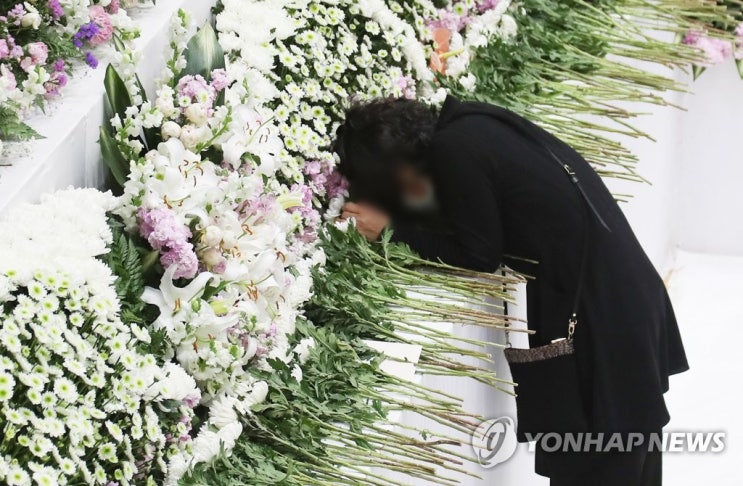 "장례 제대로 못 치러 미안"…이천참사 유가족들 눈물의 49재