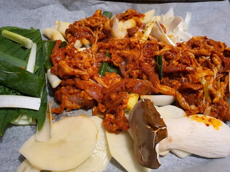 계산동 오리 맛집 물꽁오리 엔티크한 건물로 눈요기는 덤 가성비와 맛이 놀라운 식당이네요. 계산동 오리 맛집 물꽁오리 엔티크한 건물로 눈요기는 덤 가성비와 맛이 놀라운 식당이네요.