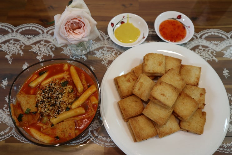  수제멘보샤와 떡볶이 원쿠킹 멘볶이세트로 든든한 한끼 해결해요