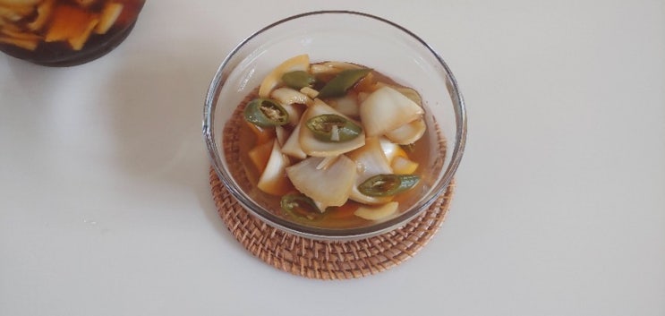  실패 없는 아삭 식감 양파장아찌 레시피