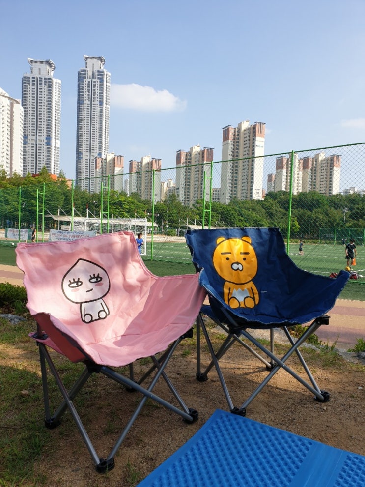  수원 이마트 트레이더스에서  구매한 카카오 캠핑의자