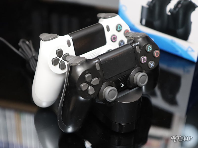 PS4 듀얼쇼크4 컨트롤러 충전거치대 CUH-ZDC1 : 네이버 블로그 Ps4 듀얼쇼크4 컨트롤러 충전거치대 Cuh-Zdc1 : 네이버 블로그
