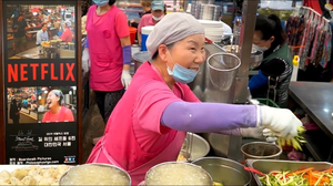 "Chopped noodles” that aired on Netflix 'Chefs on the Road' / 광장시장 & 손칼국수 / Korean street food "Chopped noodles” that aired on Netflix 'Chefs on the Road' / 광장시장 & 손칼국수 / Korean street food