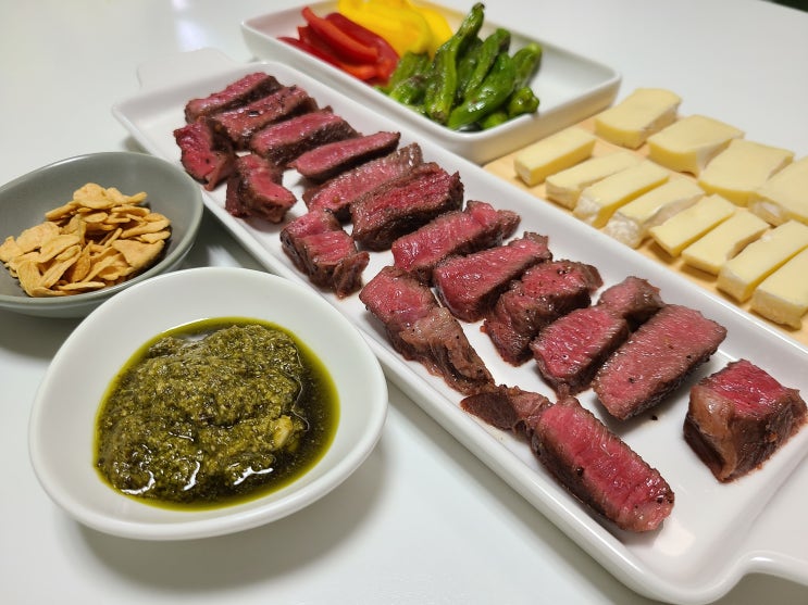  바퀴달린집 라미란표 치즈 "스테이크" - 오렌지쨈 대신 바질페스토도 어울려요!