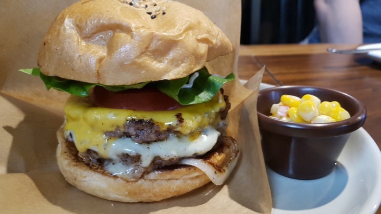  염창동 맛집, 수제버거 맛집 : 코너 하우스(corner house)/ 내돈내산 솔직 후기