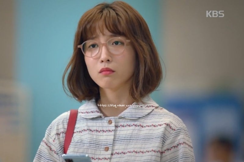 한번 다녀왔습니다 이초희 패션 치키타 플라워 셔츠,드메이커 가방/이초희 가방