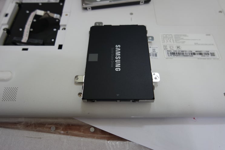  NT300E5K-L25W SSD 업그레이드 작업