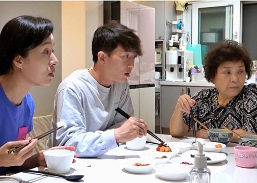 살림남2 팝핀현준 박애리 나이어린 딸 호기심에 당황했네요