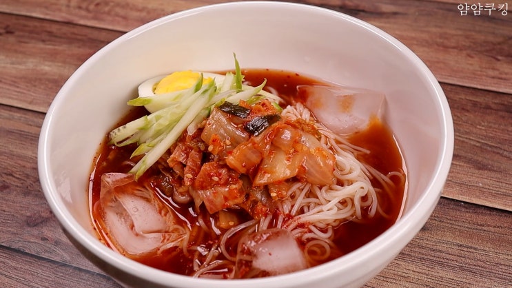  새콤달콤 김치말이국수 만들기