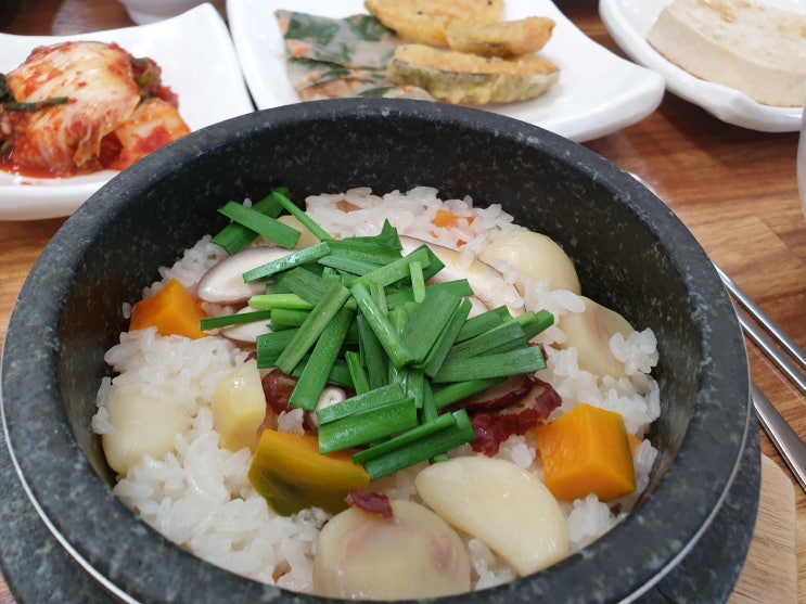  청주 가경동 돌솥밥 맛집 촉촉한 밥맛에 반하다~