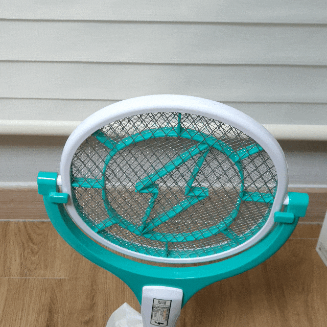 나와라! 민트색 전기모기채로 모기퇴치기!