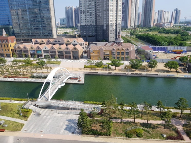 송도 센트럴파크 공원에서 수상택시를 봤어요