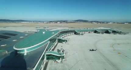 인천공항, 3년 만에 1만명 비정규직 근로자 정규직 전환 마무리 인천공항, 3년 만에 1만명 비정규직 근로자 정규직 전환 마무리