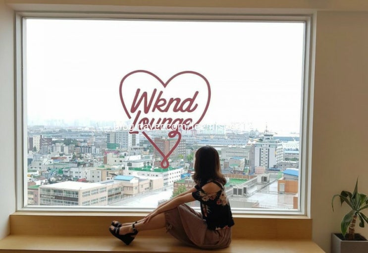  개항로 카페 'wknd Lounge'