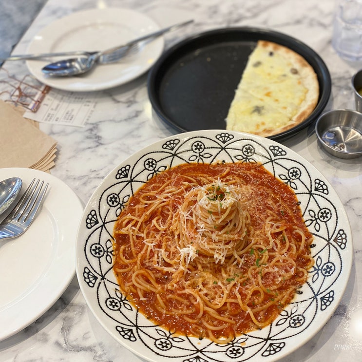  가로수길 롤링파스타 / 토마토 파스타, 고르곤졸라 피자