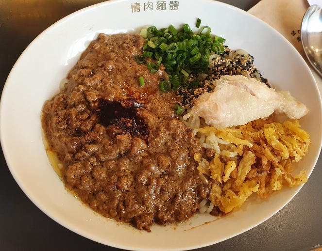  신촌 실물깡패의 2020 미슐랭가이드 점심 맛집 정육면체! 우육면, 들깨면 등 혼밥하러 오기 좋은 곳