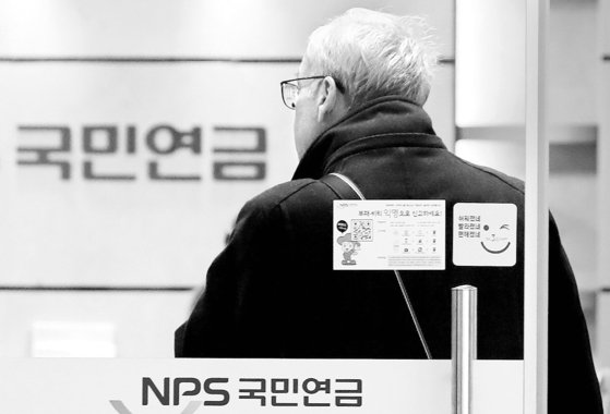 연금개혁 없다면…지금 2030, 평생 국민연금 부어도 못탈 판 연금개혁 없다면…지금 2030, 평생 국민연금 부어도 못탈 판