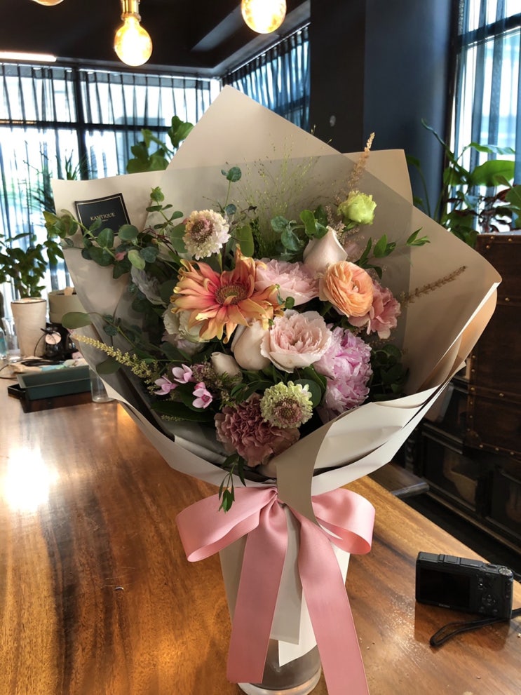  강남꽃집 풍성한 꽃다발 선물은 칸티크플라워에서