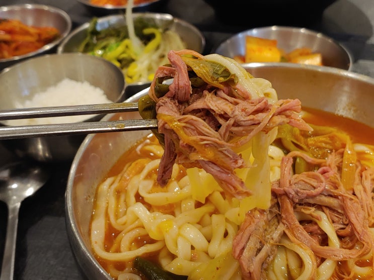 김포공항 식당가 SKY31 뜨끈한 '문배동 육칼'