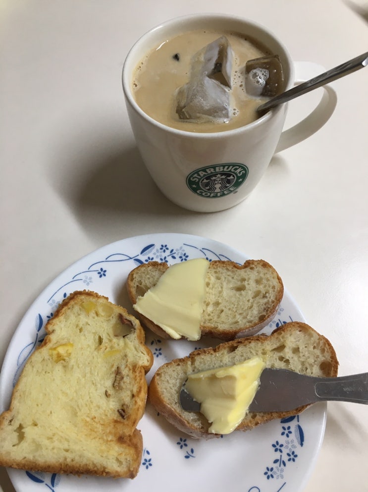  오랜만의 빵모닝