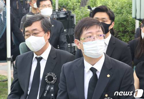 ‘유산분쟁’ 김홍걸 측 “DJ 노벨상 상금, 상속세 내는데 썼다” ‘유산분쟁’ 김홍걸 측 “DJ 노벨상 상금, 상속세 내는데 썼다”