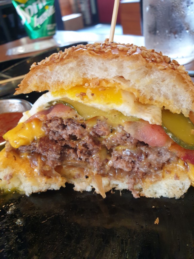  문래수제버거 파스타 몬스터비, 문래역맛집의 육즙 폭발 크레이지 몬스터버거, 버거의 신세계를 맛보다